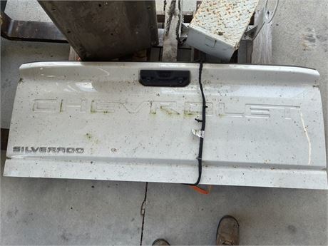 2019 Chevy Silverado Tailgate!